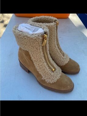 Sarah Flint Boots Womens Size 6.5 Beige Suede Shearling Zip Ankle Block Heel